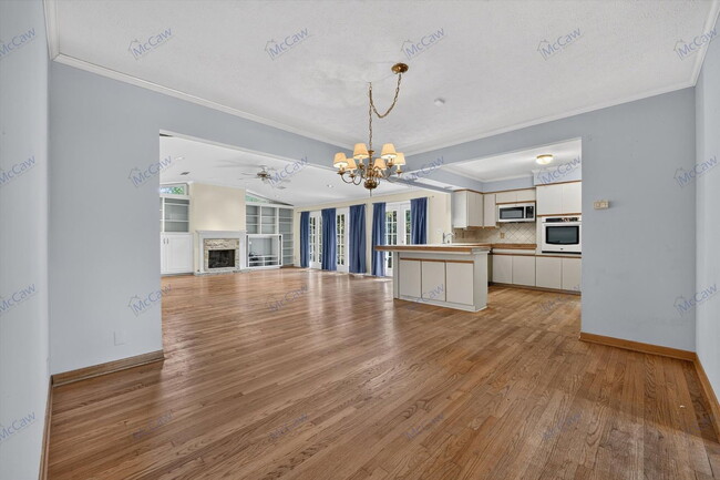 Building Photo - 3550 Ainsworth Dr