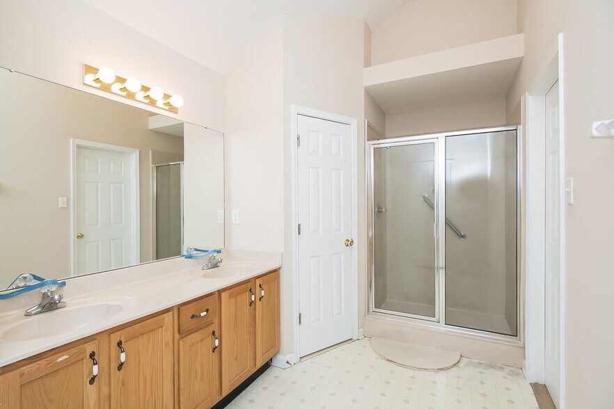 Building Photo - 75 Oakridge Cove