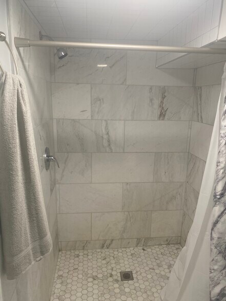 Building Photo - 8027 S Kimbark Ave