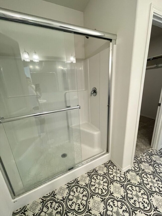 Building Photo - Beautiful like new 3 bedroom Hayden home i...