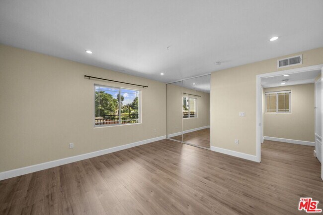 Building Photo - 5315 Bellingham Ave