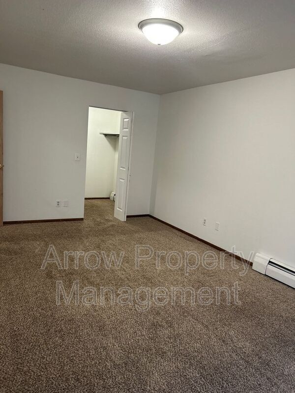 Building Photo - 215 E Arbor Ave