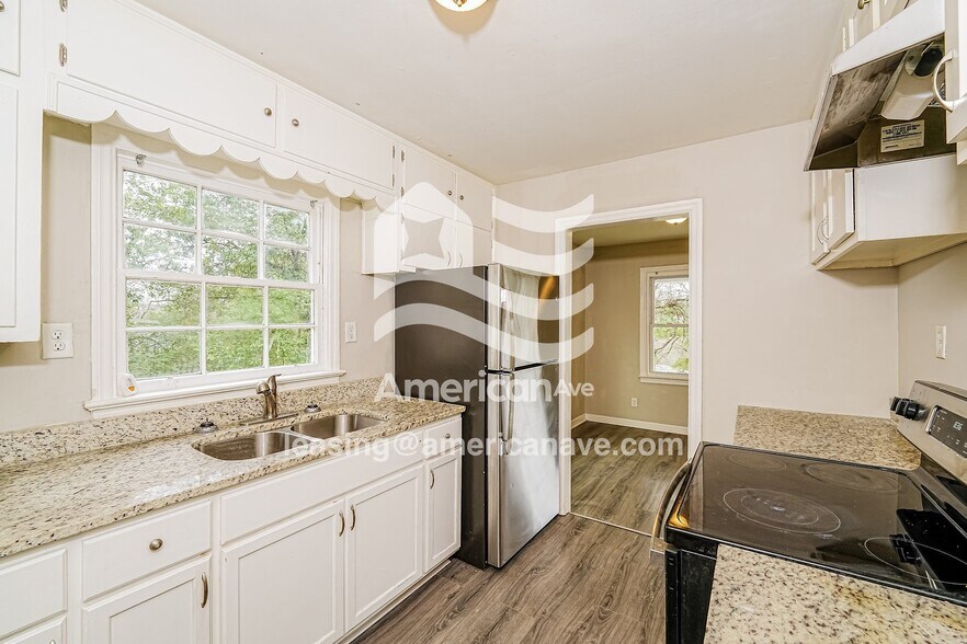 Building Photo - 624 Brunson Ave