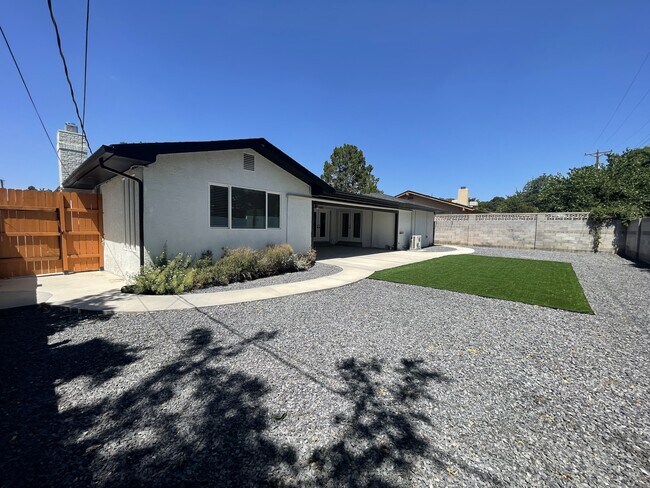 Building Photo - 7604 Sierra Azul Ave NE