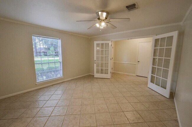 Building Photo - 25602 Oakhurst Dr