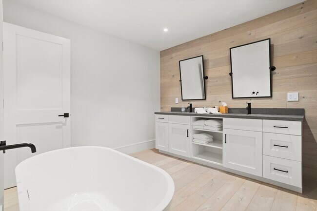 Building Photo - 3 Old Mill Ct