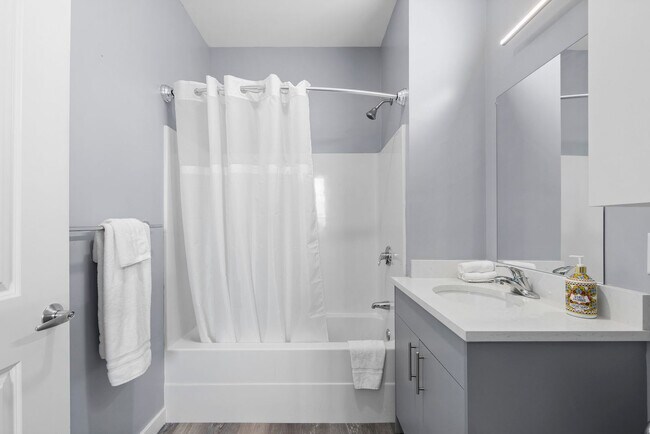 Building Photo - 95 Broadway-SI ID1240377P
