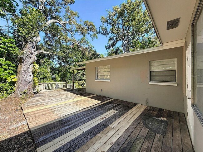 Building Photo - 1614 Braund Ave