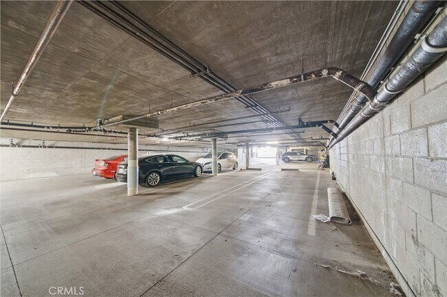 Building Photo - 1554 N Hobart Blvd