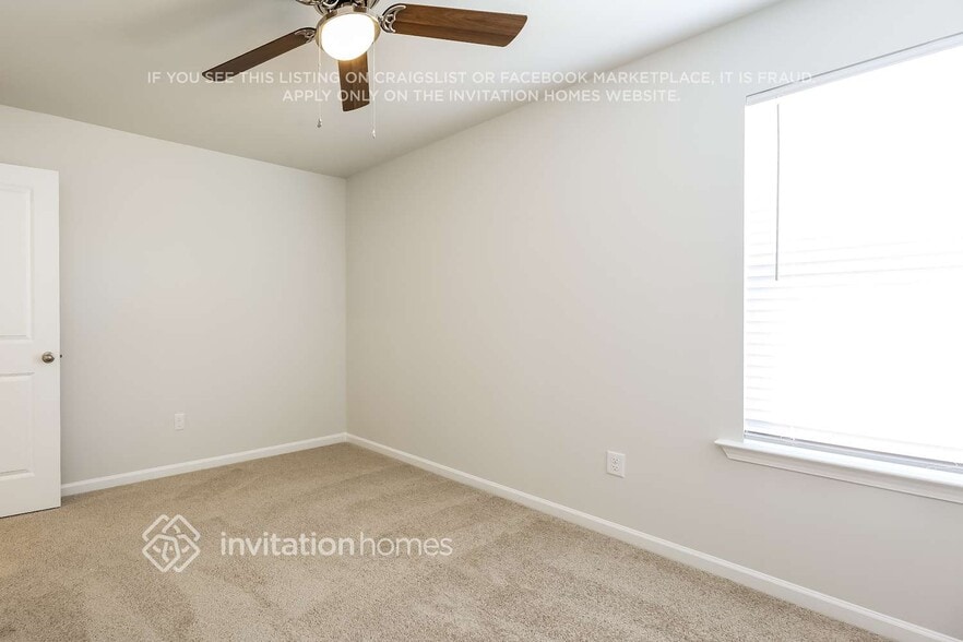 Building Photo - 211 White Flds Ave