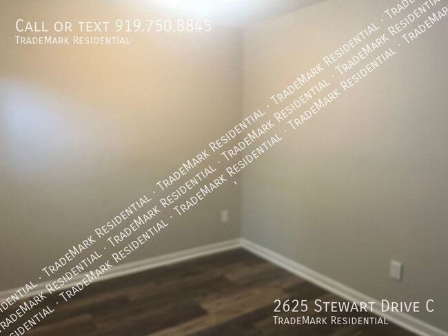 Building Photo - 2625 Stewart Dr