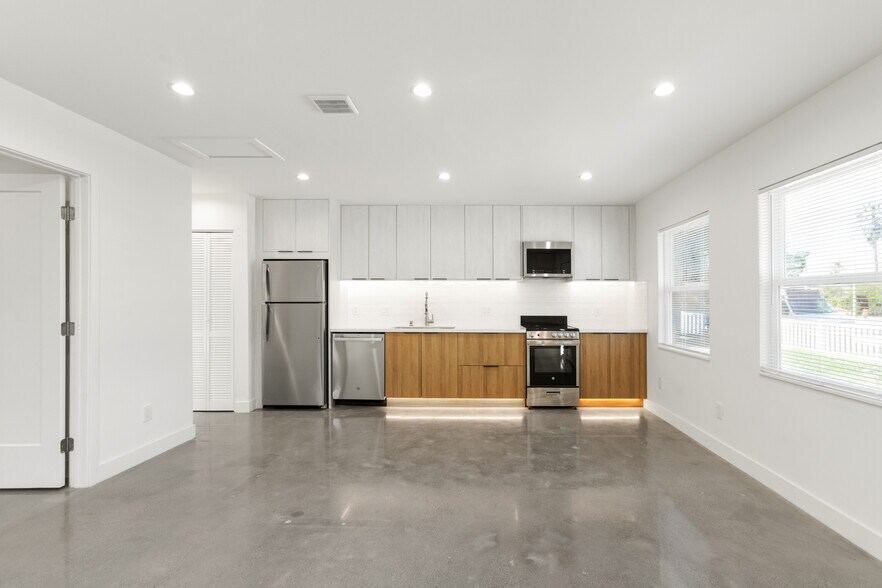 Kitchen - 23046 Saticoy St