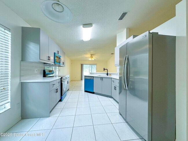 Building Photo - 2406 Deercroft Dr