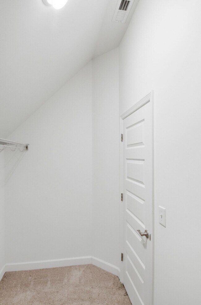 Building Photo - 632 Parkvue Pl Dr