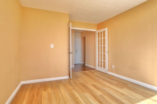 Building Photo - 9060 PALISADE Ave