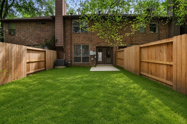 Building Photo - 13 E Willowood Ct