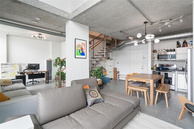 Building Photo - 690 SW 1st Ct