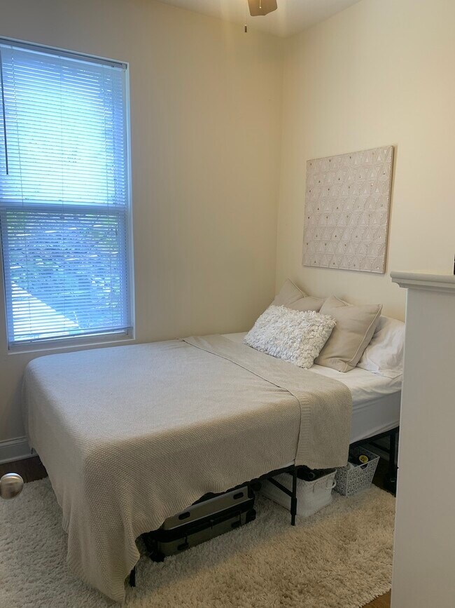 Building Photo - 1738 W Huron St