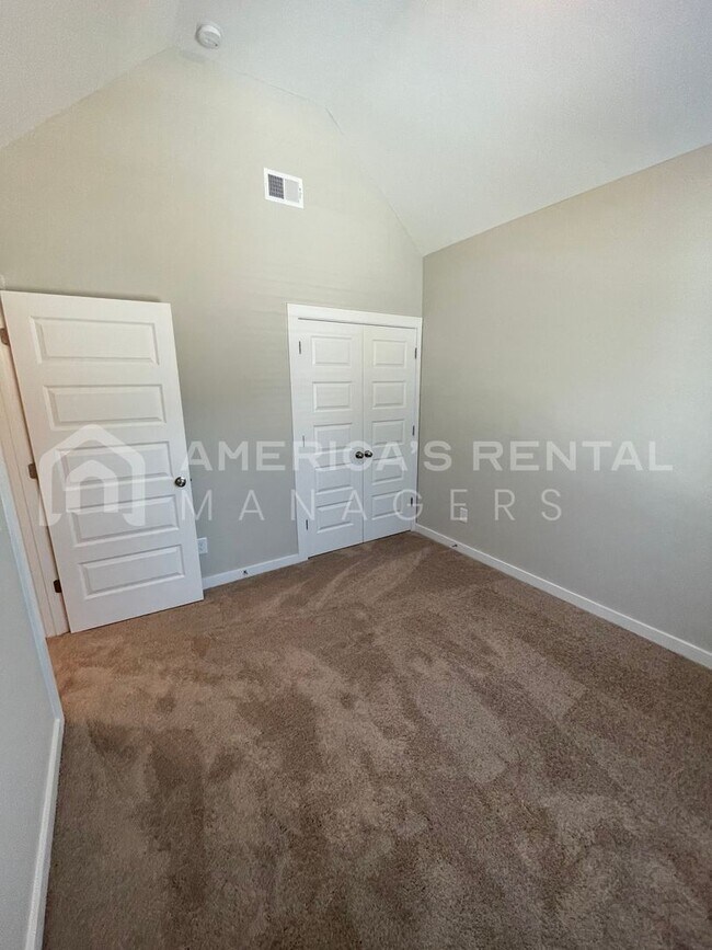 Building Photo - 298 Shiloh Creek Dr