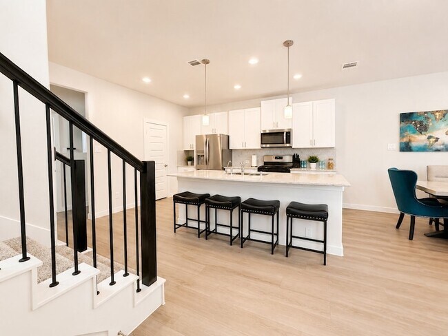 Building Photo - 624 Pelican Dr
