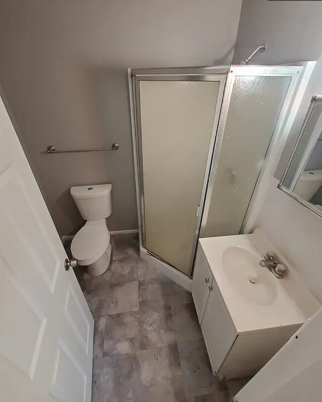 Building Photo - 5301 Hamilton Ave