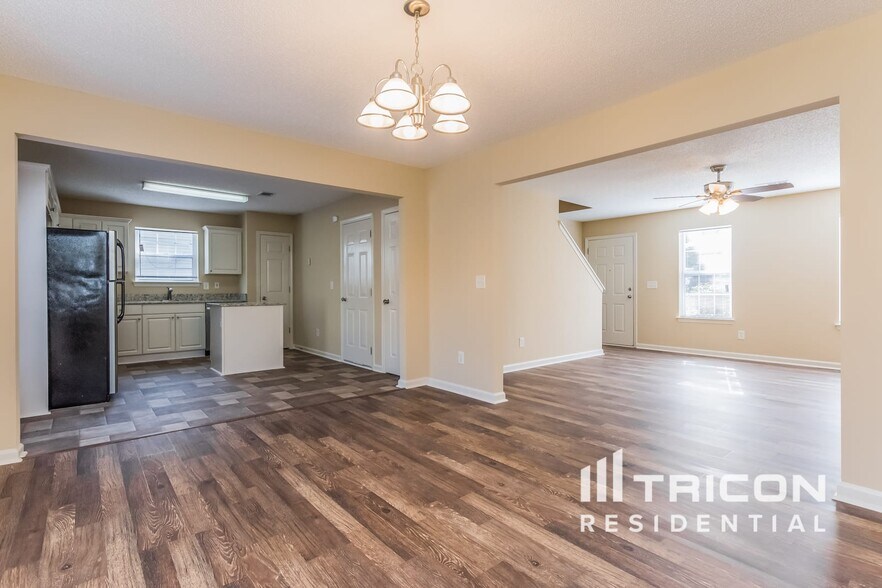 Building Photo - 112 Bainbridge Ct