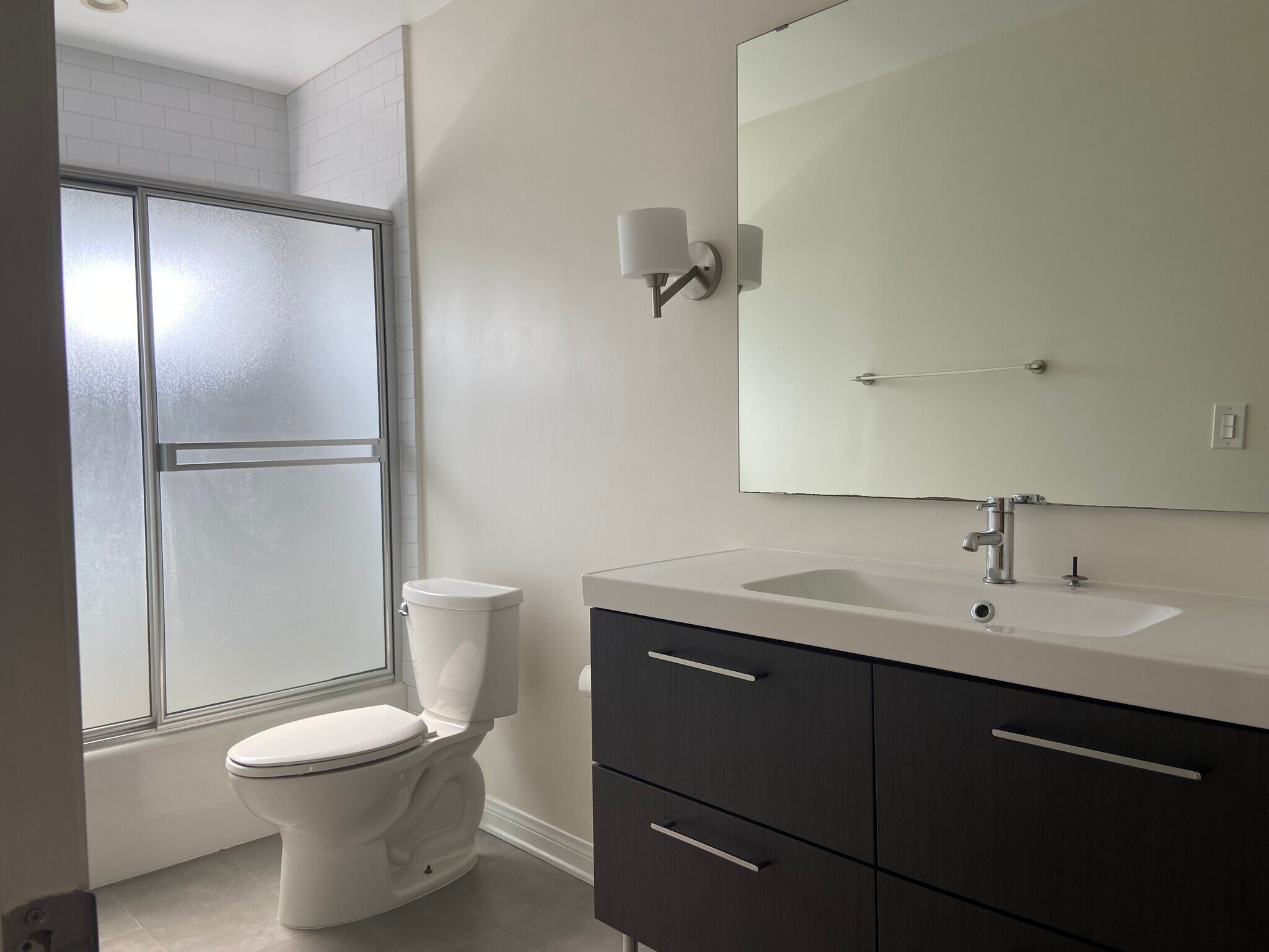 Building Photo - 2115 Carnegie Ln