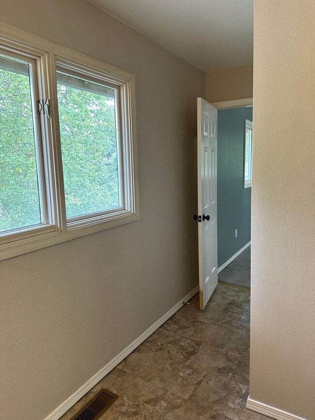 Building Photo - Kempton Hills 3 Bedroom/2.75 Bath Home with Sauna!