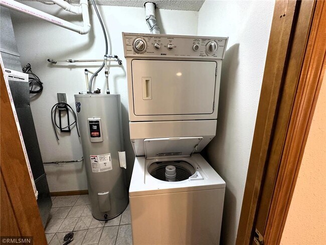 Building Photo - 1271 Pinewood Trail