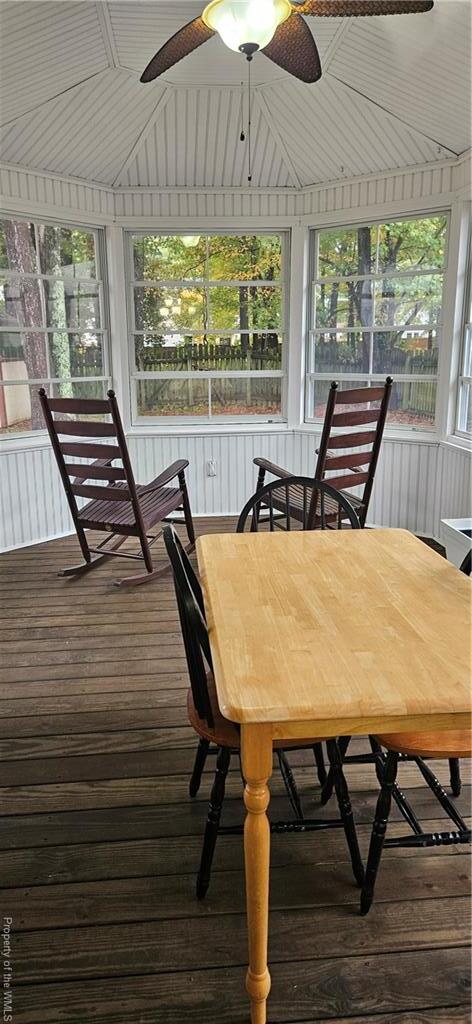 Building Photo - 305 Peachtree Ln