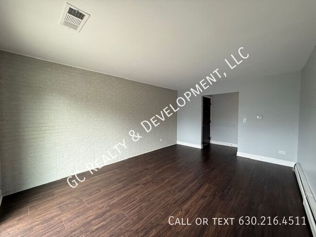 Building Photo - 1044 S York Rd
