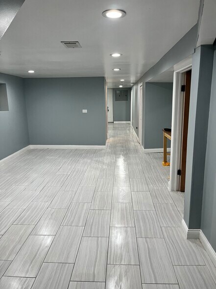 Building Photo - 6222 S Albany Ave