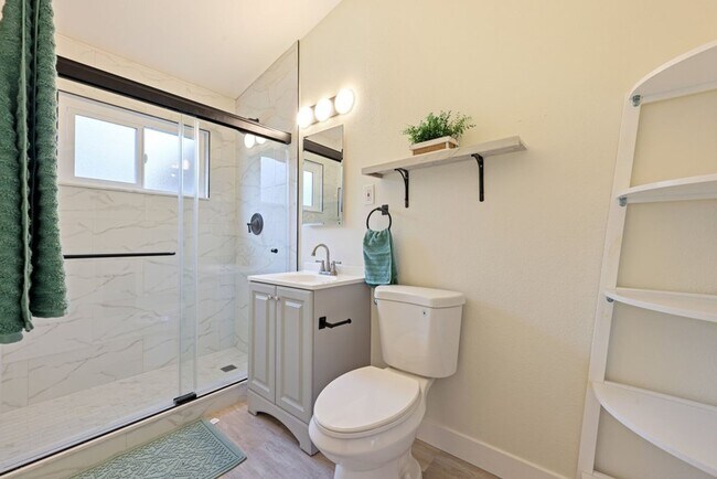 Building Photo - MUST SEE 3 Bed 2 HOUSE WITH GARAGE, YARD, & BONUS ROOM! CALL 6 1 9  8 8 8 5 5 5 4 TODAY!