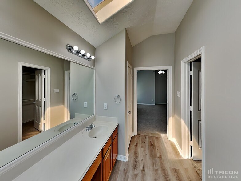 Building Photo - 24022 Holleygate Ct