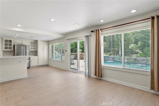 Building Photo - 28501 El Sur