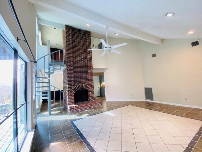 Building Photo - 2001 Highland Hills Dr