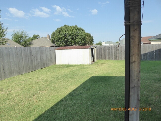 Building Photo - 4302 SW Parkridge Blvd