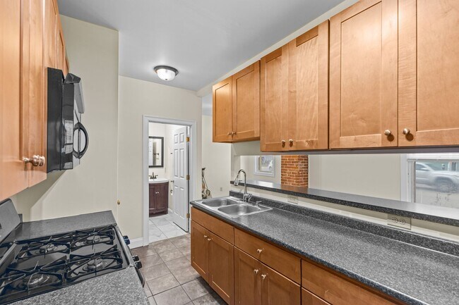 Building Photo - 137 Park St