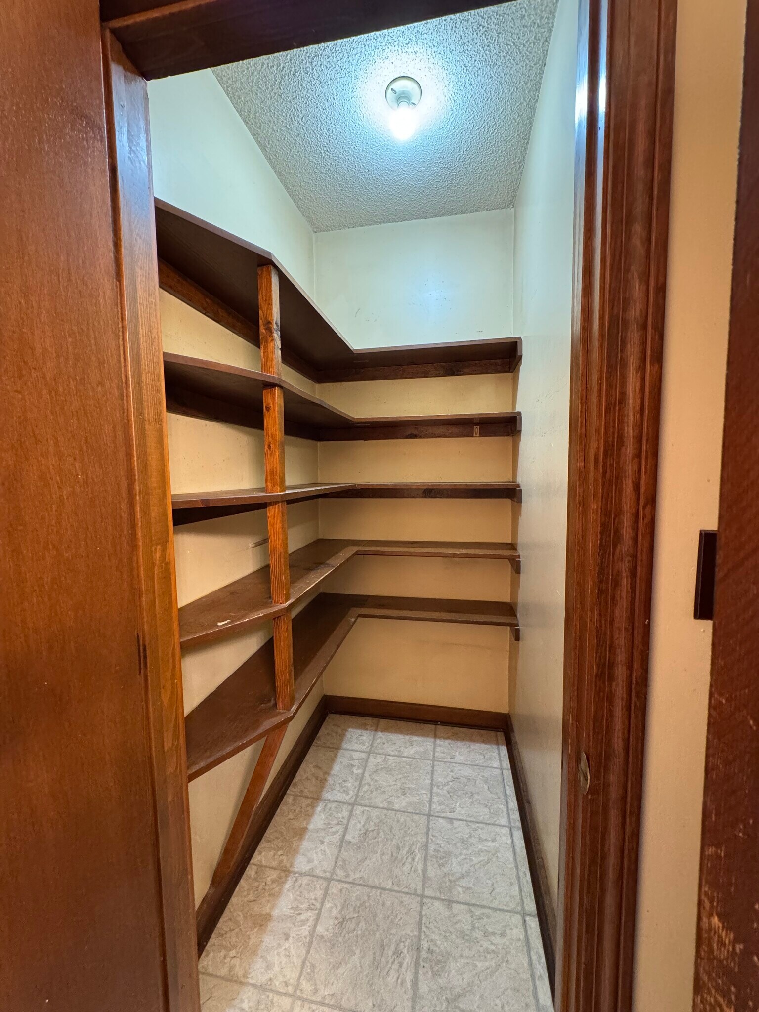 Butler’s pantry - 67 E Main St