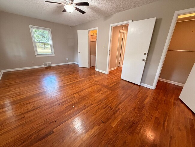 Building Photo - 1317 S Kentwood Ave