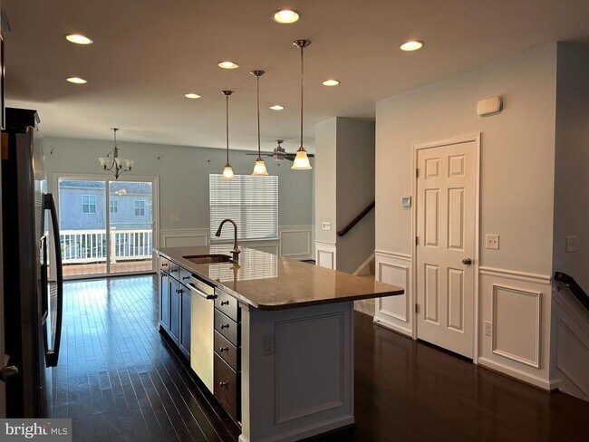 Building Photo - 9075 Alexander Way