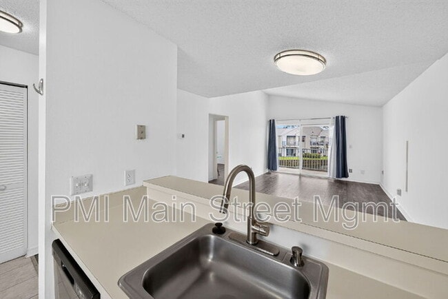Building Photo - 2512 Woodgate Blvd