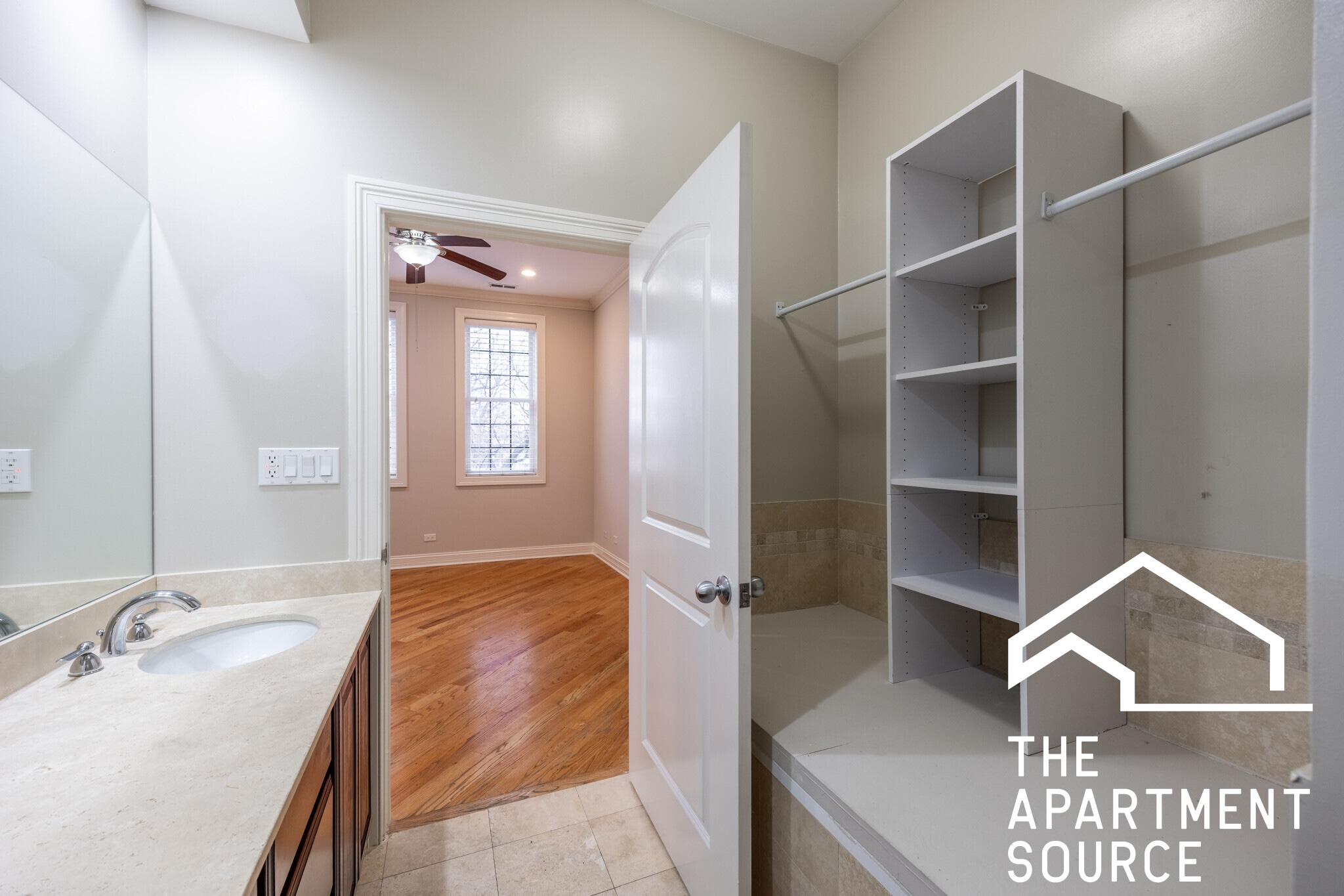 Building Photo - 2332 W Morse Ave