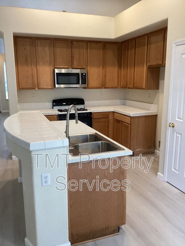 Building Photo - 10012 Mosaic Way