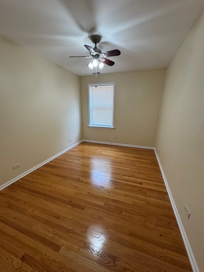 Building Photo - 2553 W Ardmore Ave