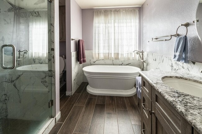 Building Photo - 2434 W Lompoc Ave