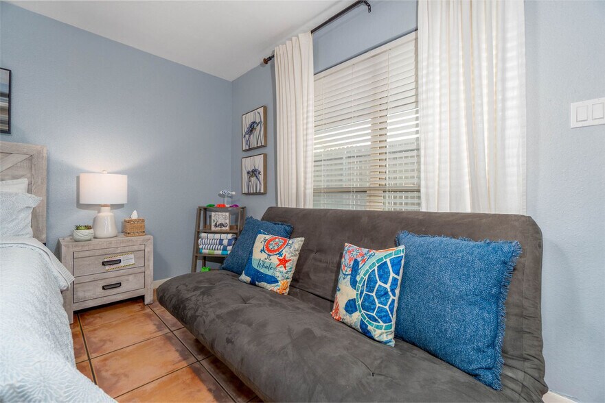 Building Photo - 14898 Granada Dr