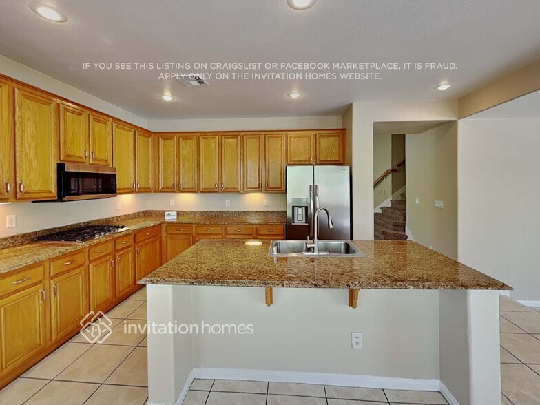 Building Photo - 915 Golden Poppy St
