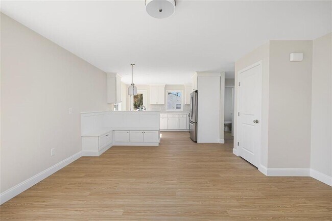 Building Photo - 237-237 Pequot Ave