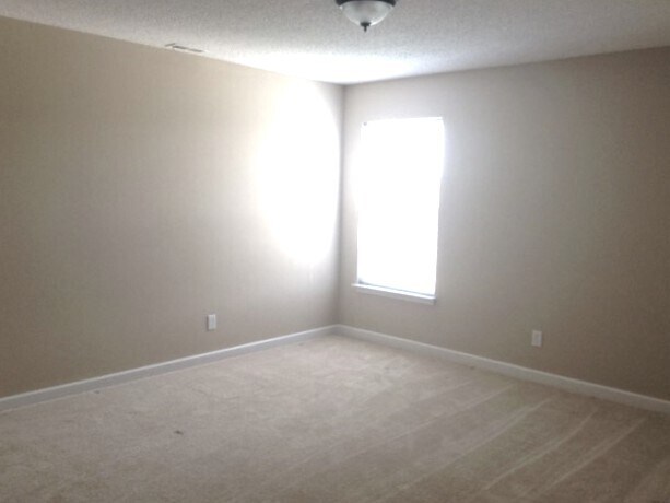 Building Photo - 608 Waterford Way
